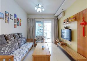 布吉地铁口，三地铁交汇处，精装两房，满五，罗湖一路之隔