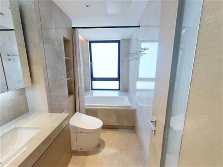 半岛城邦花园三期-卫生间