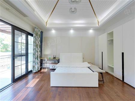 三科麓湾-主卧