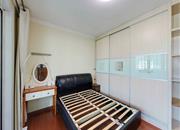 新港鸿花园-主卧