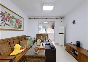 地处商业聚集区，纯地铁口物业，周边配套设施极其完善。