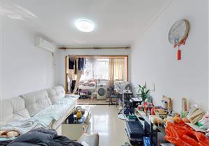 风采轩，75平方3房2厅，楼上还有一个房间，赠送面积多