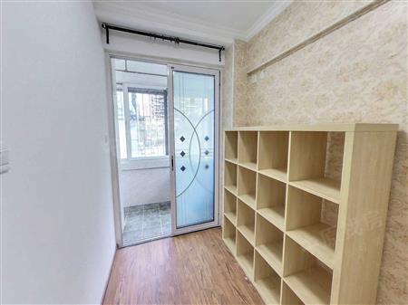 花岗石宿舍-书房