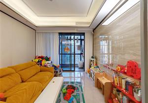 大运交通枢纽，精装大四房，业主诚心出售