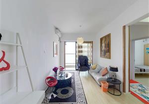 地铁口精装修三房，高楼层，采光充足，看房方便