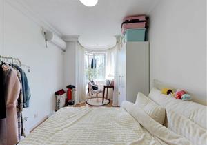 带固定车位 港莲一村南北通透大4房 高实用 公摊少