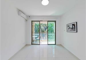 睡眠不好的朋友，此房优选，花园中间闹中取静，正南向