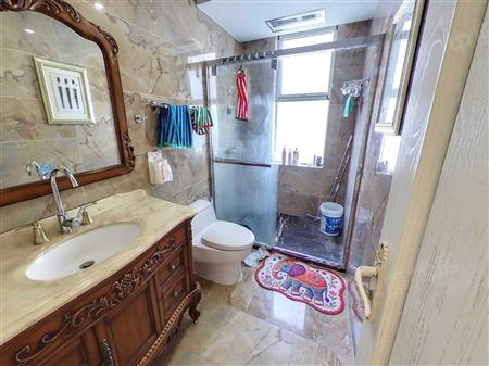 新港鸿花园-卫生间