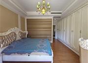 新港鸿花园-主卧