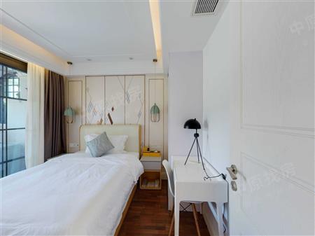 三科麓湾-次卧