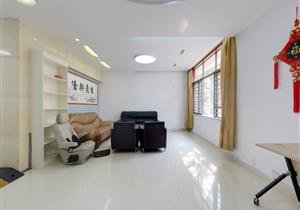 罕有别墅出售，地段非常好，出入方便