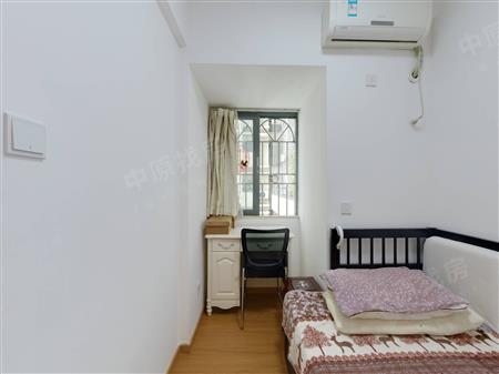 布吉中心花园-次卧