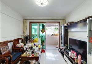 毗邻宝安体育馆，远眺宝安区政府，交通便利，地理位置优越，景观