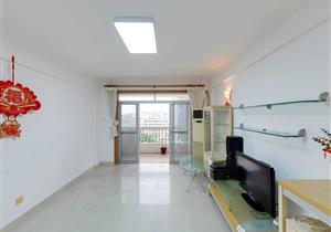 区府旁边，小高层电梯大3房，安静小区，近地铁