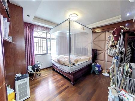 新港鸿花园-主卧