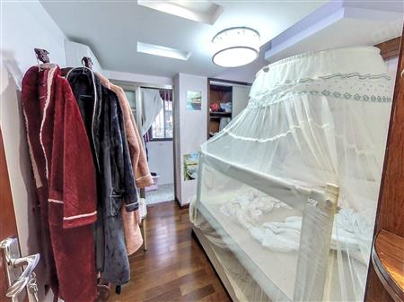 新港鸿花园-次卧