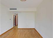 四季山水花园-主卧