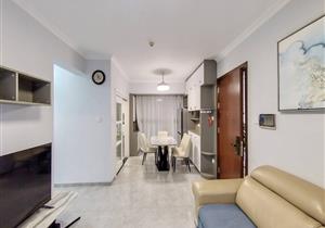 海景次新房，楼下就是商场，围全式花园，管理好