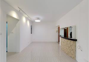 黄埔雅苑三期，新出朝南三房，户型实用，业主诚心出售，车位足