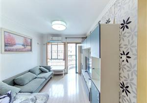 大芬地铁口精装两房，满五税少，户型方正，急卖