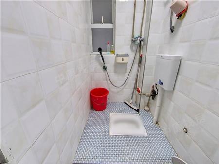 立新花园-卫生间