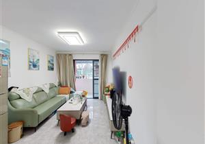 户型实用大方，花园绿化超好，活动空间大，非常适合家人生活居住