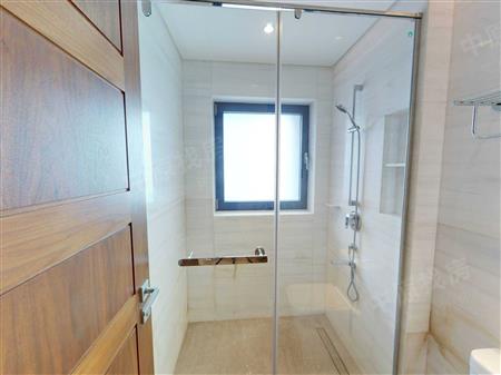 半岛城邦花园三期-卫生间