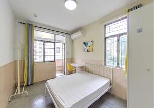 小区共有118栋楼，其中6栋高层，112栋多层，占地：200