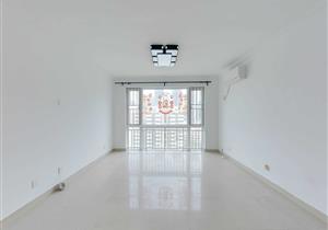 莲塘大社区，交通方便，配套齐全，近莲塘口岸