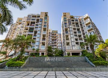 半山御景华庭 高赠送大阳台,小区正东朝向,看房方便